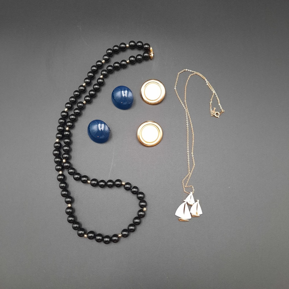 VTG Black Bead Necklace/Clip-On Earring Lot – Nautical Pendant & Bold 80s Style‎